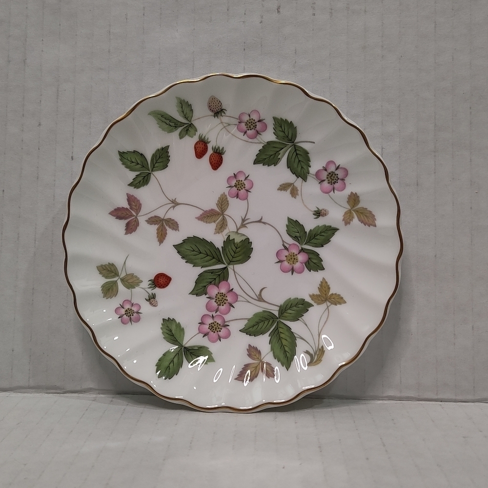 Wedgwood Wild Strawberry Dessert Plate with Box – Fine Bone China Floral Dish - Picture 4 of 7
